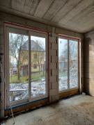 Dřevo-hliníková okna na stavbě u Zlína 